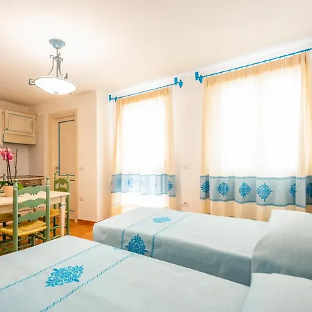 Apart Otel Isa-residence In Orosei, 4 Beds With Air Conditioning Orosei