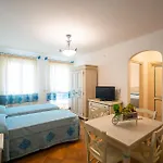 Isa-appartamenti Baia Marina 3* أروسييْ